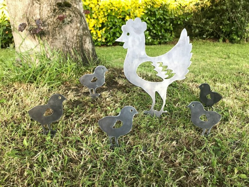Садовая скульптура  из металла «Курица с цыплятами»